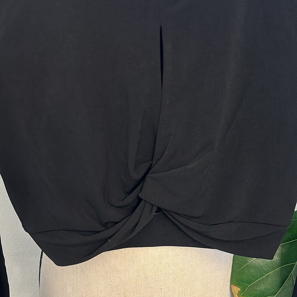 Express Top Twist Front - Picture 2 of 3